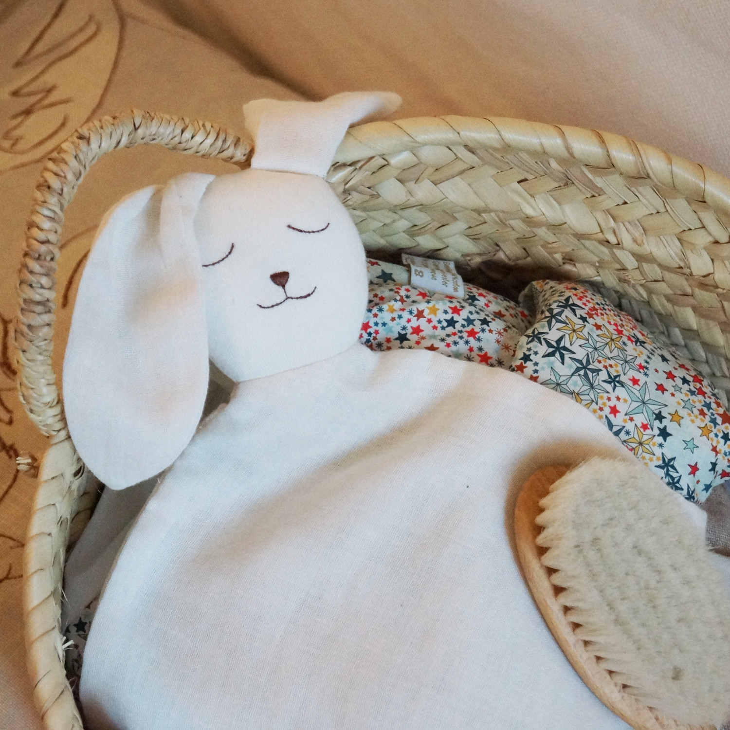 Doudou bébé lapin en coton bio écru