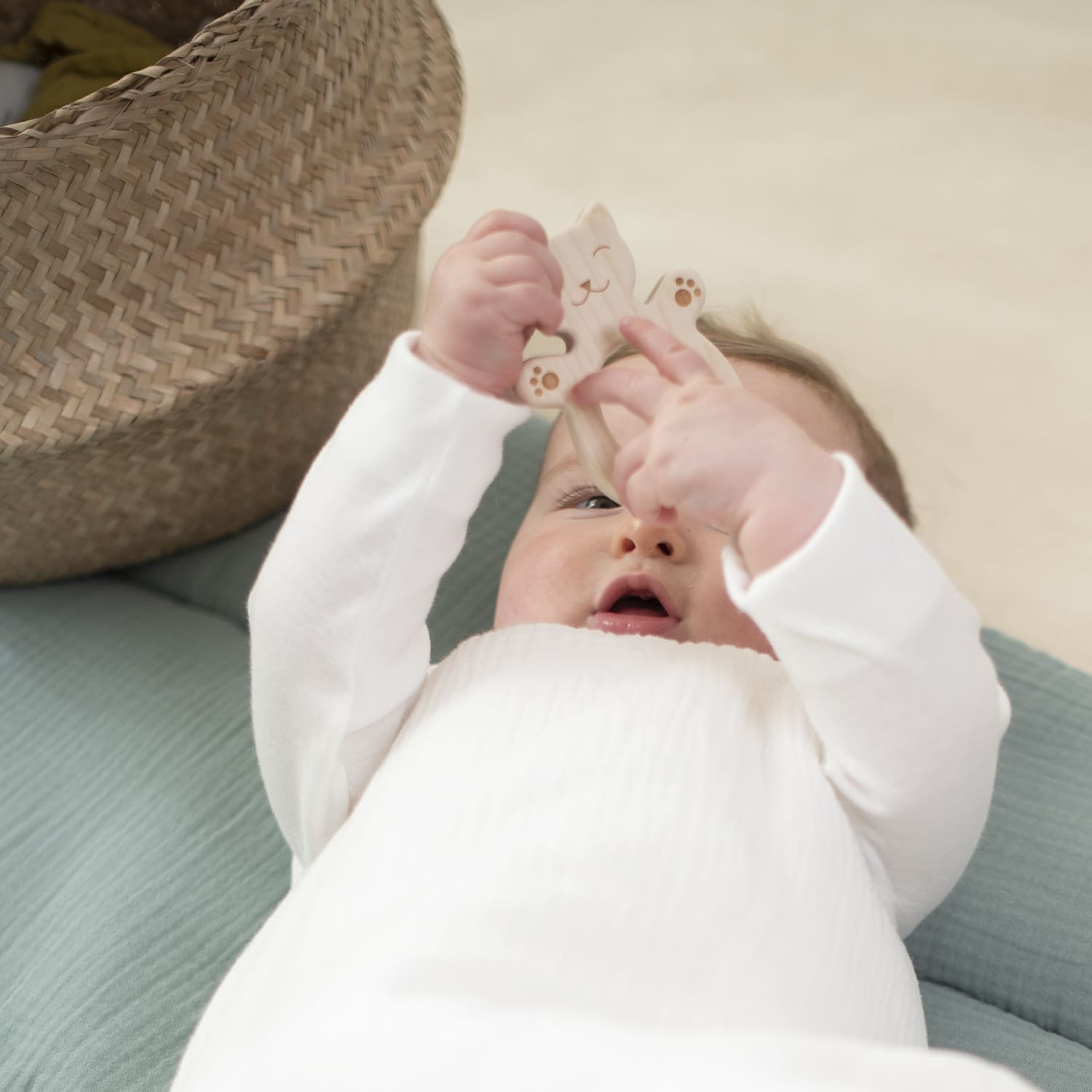 Tapis d'éveil : quels atouts pour bébé ?